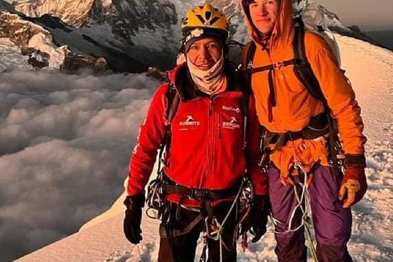 Huaraz: Nevado Chopicalqui 4-Day 6354 m Climbing Expedition