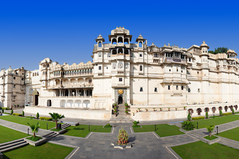 Au départ de Delhi : circuit de 8 jours dans le Triangle d'Or, Jodhpur et UdaipurCette option comprend un véhicule privé à courant alternatif et un guide.