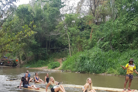 Chiang Mai: 2-dagars djungelvandring med elefantfarm och forsränning