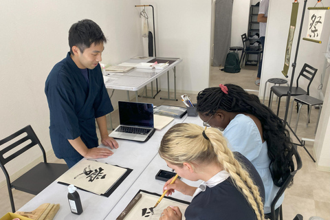 Tokyo: Calligraphy and Kakejiku (Hanging Scroll) Workshop Calligraphy/Painting) and Simple Magnetic Tapestry