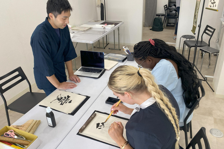 Tokyo: Calligraphy and Kakejiku (Hanging Scroll) Workshop Calligraphy/Painting) and Simple Magnetic Tapestry