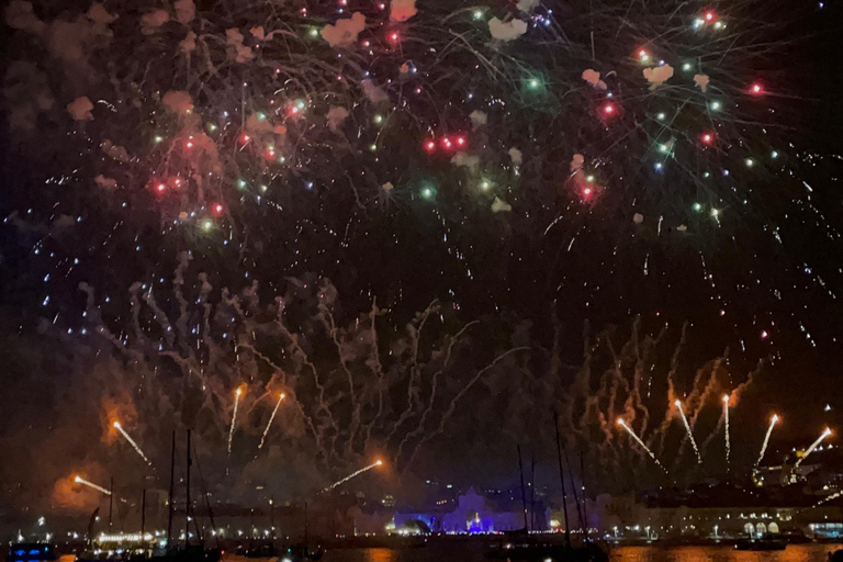 Lisbon: Celebrate New Year's Eve and enjoy the show aboard a catamaran