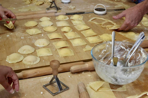 Syracuse: Cooking Class with Fresh Pasta, Mozzarella, and the Flavors of Ortigia Ortigia: Mozzarella and Traditional Cuisine Course in the Market