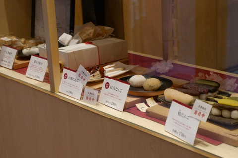 Osaka: Daytime Hanami (Cherry Blossom) and Food Tour