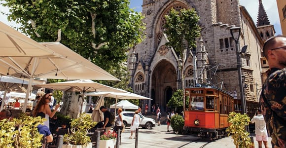 Mallorca: Exklusive Halbtagestour mit Zug und Straßenbahn in Sóller