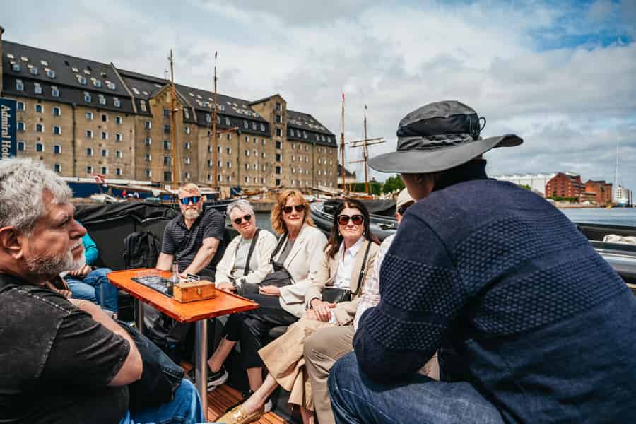 Kopenhagen: Alte Kanäle und versteckte Schätze – Bootstour mit Geselligkeit. Foto: GetYourGuide