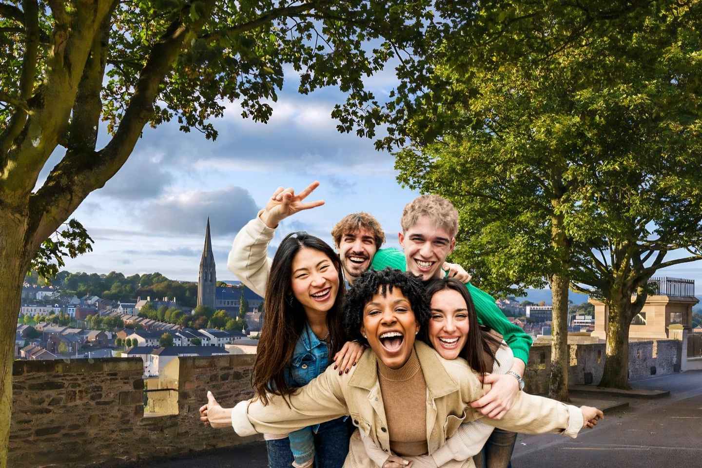 Derry: City Walking Tour & Exploration Game