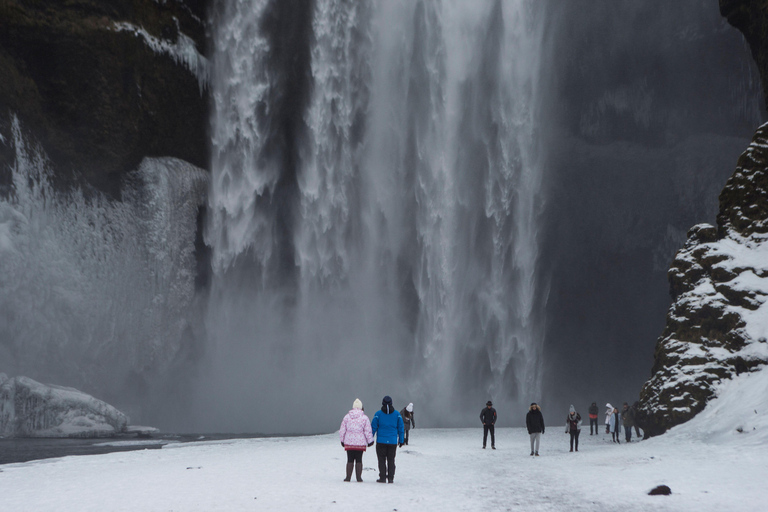 雷克雅未克：南海岸奇观和北极光之旅