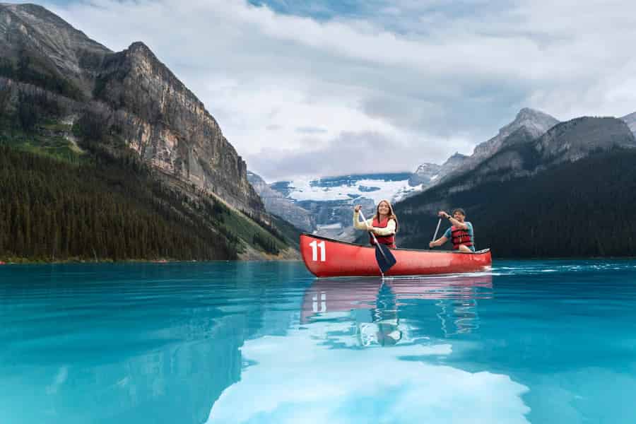 Ab Banff: Kanutour am Lake Louise & Moraine Lake | Ohne Anstehen. Foto: GetYourGuide Ab Banff: Kanutour am Lake Louise & Moraine Lake | Ohne Anstehen. Foto: GetYourGuide