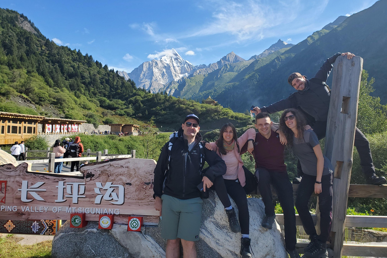 Chengdu: 6-Day Mt. Siguniang Dafeng Erfeng Climbing Tour