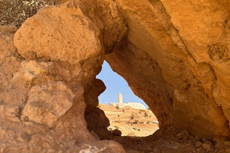 From Djerba/Zarzis: 2-Day Southern Tunisia Tour with Camp