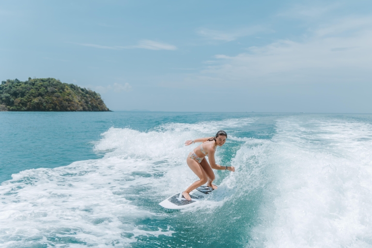 Phuket: Privé Wakesurf ervaring met Malibu boot1 uur Verhuur