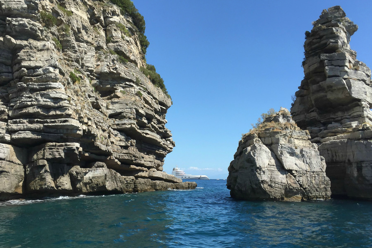 D'Amalfi: excursion en bateau de 6 heures dans les grottes privées de la côte amalfitaineHors-bord de luxe