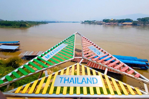 Journée complète à Chiang Rai : 3 temples, Triangle d&#039;Or et tour en bateau