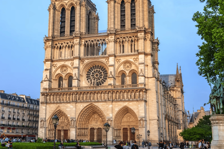 Notre Dame de Paris: Private Guided Tour Notre Dame de Paris: Private Guided Tour