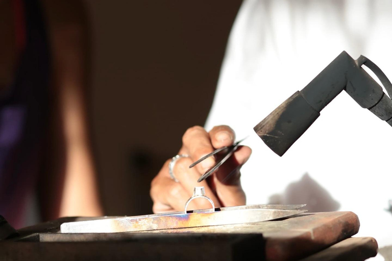 Lombok: Silversmithing Workshop with Jewelry to Keep