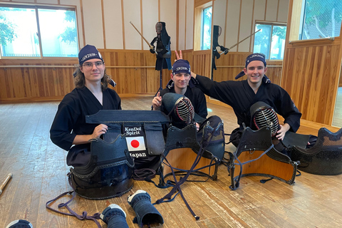 Tokyo: Japanese Kendo Experience with High-Ranked Instructor Let's experience kendo, a traditional Japanese martial art!