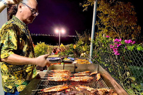 Hoi An: Visita nocturna gastronómica en Vespa y barbacoa privada