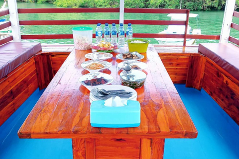 Komodo: Slow Voyage 2D1N Overnight Sailing Experience Private Cabin ( Share Bathroom )
