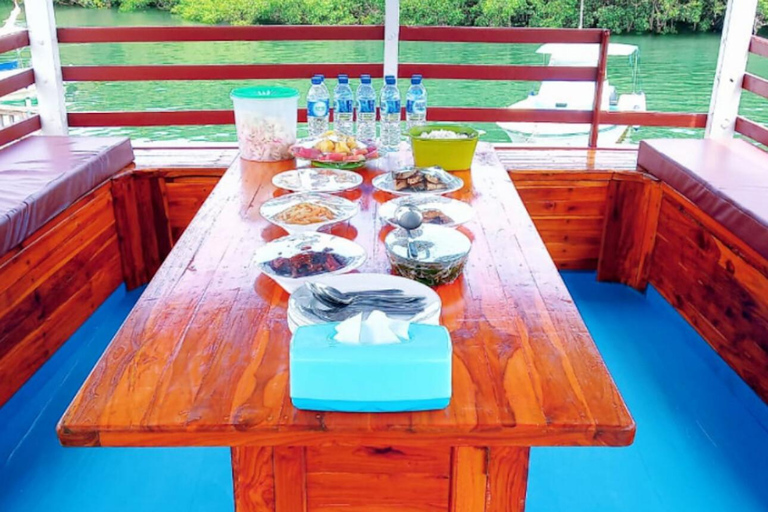 Komodo: Slow Voyage 2D1N Overnight Sailing Experience Private Cabin ( Share Bathroom )