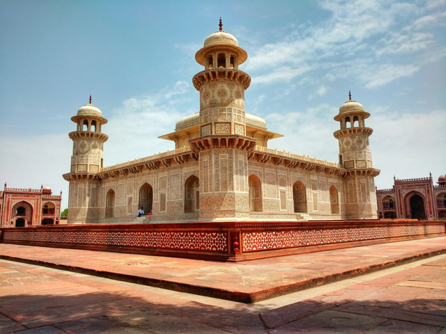 Jaipur: Private Transfer to Agra with Fatehpur Sikri