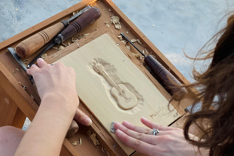 Hoi An: Clase de 3 horas de talla en madera con un artista local