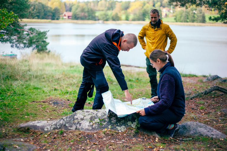 Stockholm: Vandring, utomhusmatlagning och kallvattenflytningPickup from Stockholm - drop-off Vaxholm