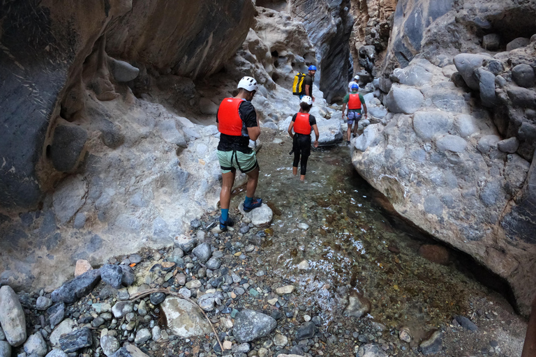 Tour d&#039;avventura di un giorno intero attraverso il Canyon del Serpente (Jebel Shams)Tour di un&#039;intera giornata al Snake Canyon