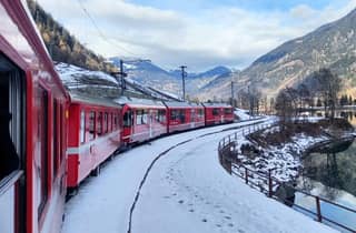 Von Mailand: Bernina-Express, Schweizer Alpen & St. Moritz Tagestour