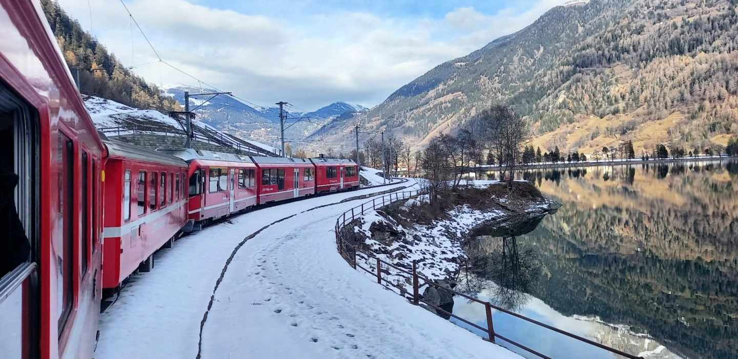 Von Mailand: Bernina-Express, Schweizer Alpen & St. Moritz Tagestour