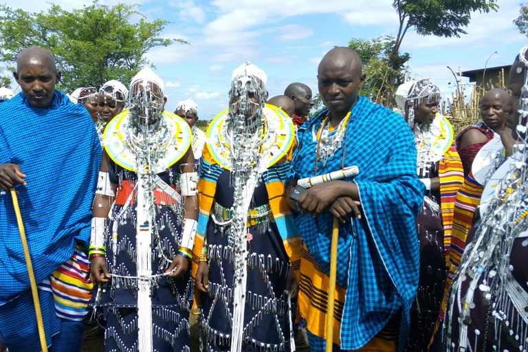 TOUR GIORNALIERO DI ESPERIENZA CULTURALE NEI VILLAGGI MASAI.TOUR DI UN GIORNO DELL&#039;ESPERIENZA CULTURALE DEL VILLAGGIO MASAI.