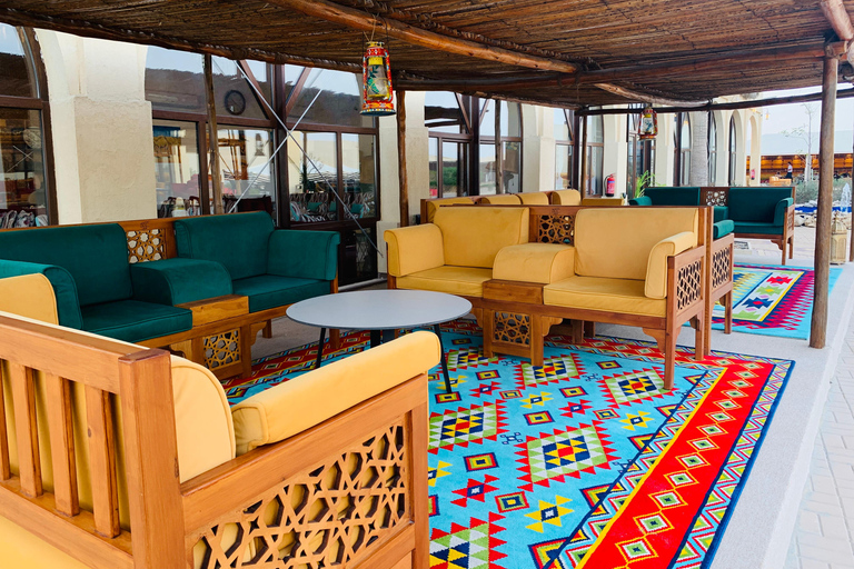 Monster Bus Wüstensafari mit Tagespass im Al Majles Resort