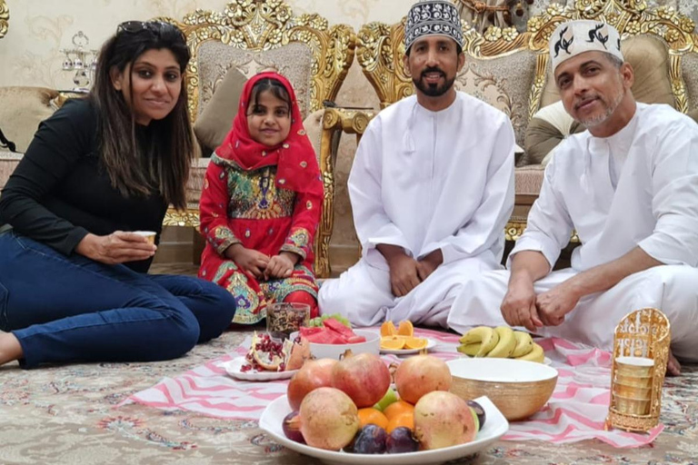 Omani Hospitality: Authentic Family Dinner Experience