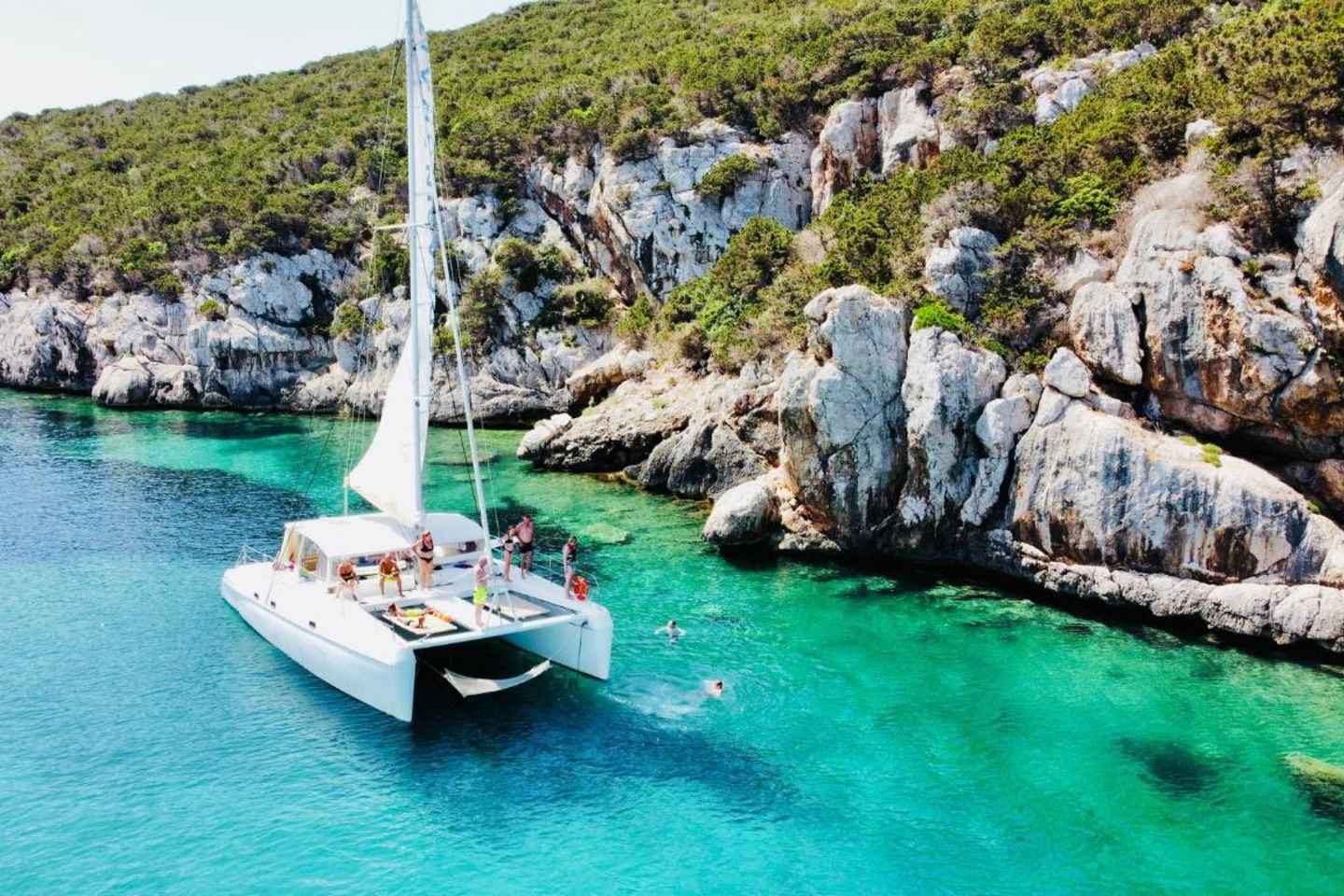 Porto Conte: Half-day catamaran tour with aperitif