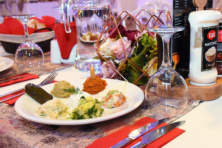 Istanbul: Bosphorus Dinner Cruise with Turkish Show