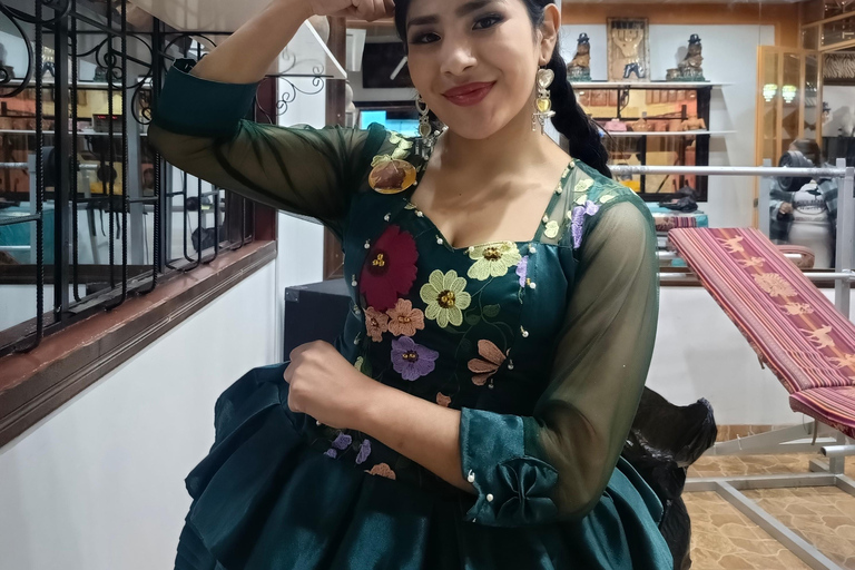 Espectáculo de lucha libre de cholitas con servicio de recogida, aperitivos y recuerdo.Espectáculo de lucha libre cholita con servicio de recogida, aperitivos y recuerdo