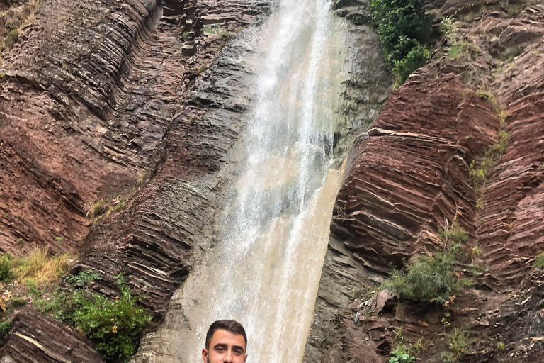 Excursión de medio día al Teleférico de Dajti y la Cascada de Shengjergj