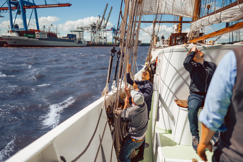 Brunch while sailing on the Elbe in Hamburg with the windjammer Mare Frisium