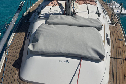 Cala Galdana - Full-day sailing trip (8 hours) Full-day sailing trip through the coves of southern Menorca (max. 4 people)