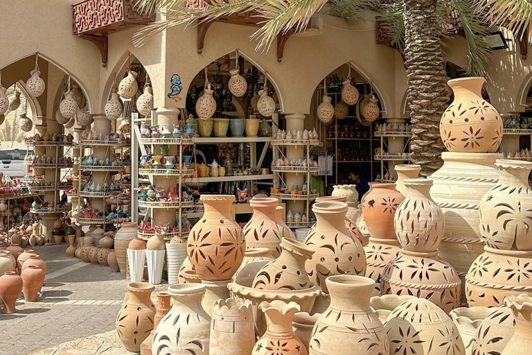 Från Muscat: Nizwa Fort, Souq, falaj &amp; Museum Dagsutflykt