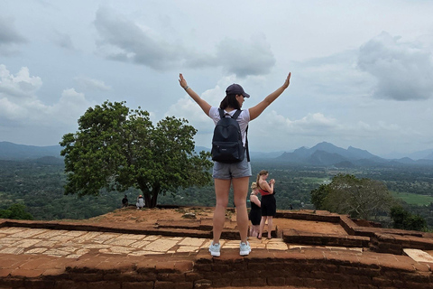 Kandy: Polonnaruwa, Sigiriya & Dambulla Private Tour