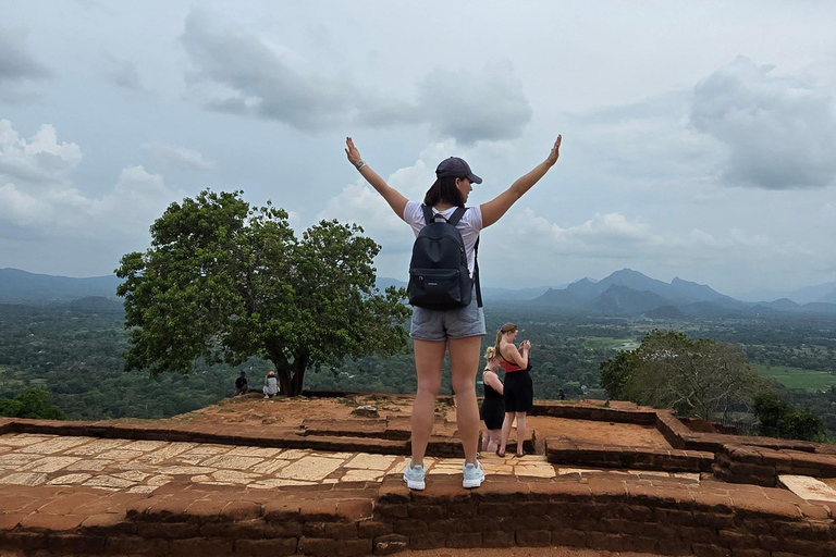 Kandy: Polonnaruwa, Sigiriya & Dambulla Private Tour