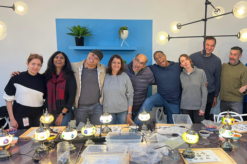 San Jose: laboratorio di lampade a mosaico turcheSan Jose: Laboratorio di lampade a mosaico turche