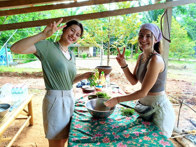 Khao Sok: Private Bamboo Rafting & Jungle Cooking Adventure