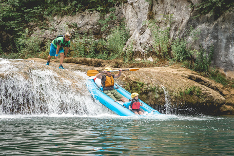 Depuis Zagreb : Kayak à Mrežnica et village de Rastoke - excursion d&#039;une journée