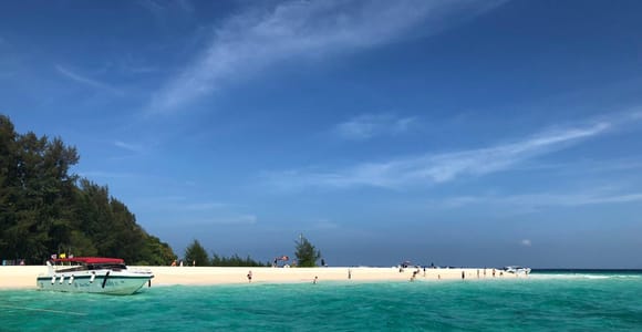 Phuket: Phi Phi Island Hopping Day Trip by Speed Boat