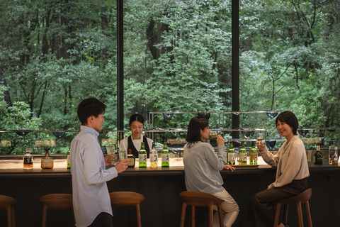 Widok na górę Fuji i muzeum whisky Suntory Hakushu Distillery