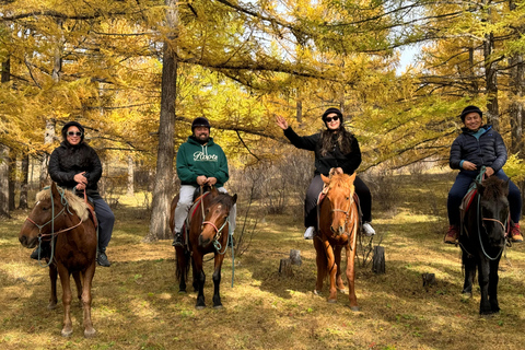 Excursão de um dia à Estátua de Chinggis Khaan e ao Parque Nacional de Terelj