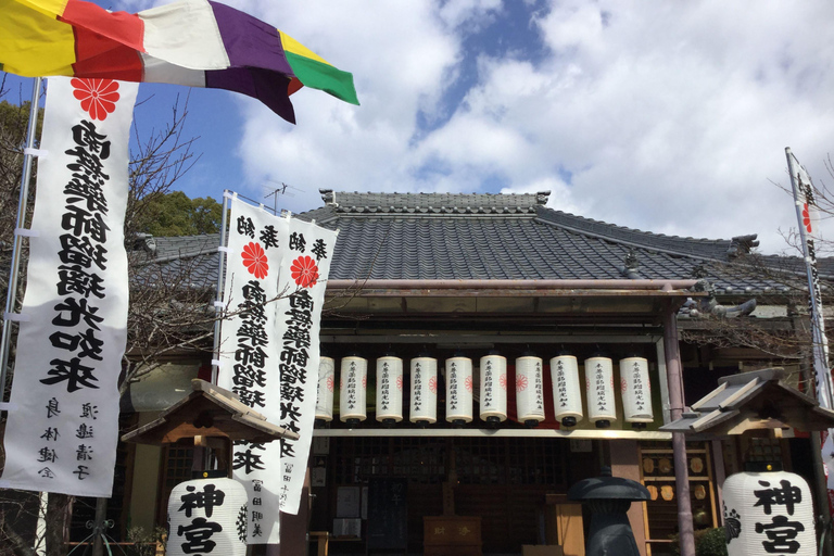 Nagoya: Create your own Kakejiku(Hanging scroll) at Temple