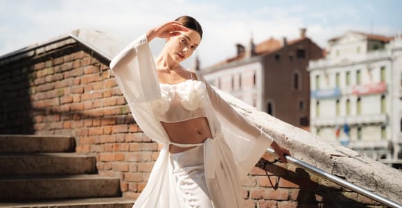 Venice: Candid Canalside Photoshoot in San Marco & Rialto